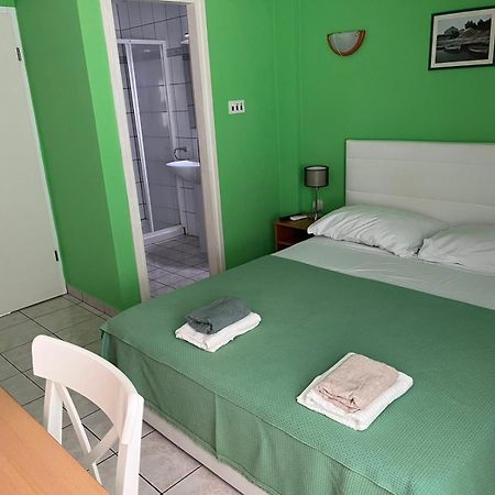Apartmani Kate Lastovo Rum bild